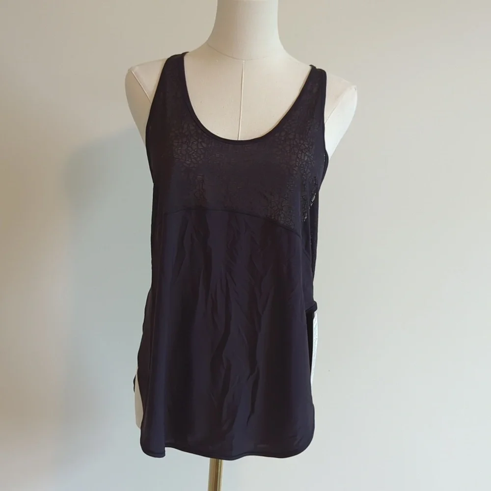 NWT Lululemon size 6 black twist and train tank - Picture 2 of 9